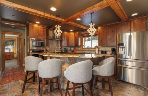 Breckenridge House | Alpine View Lodge: Mountain Views, Hot Tub, Dog Friendly