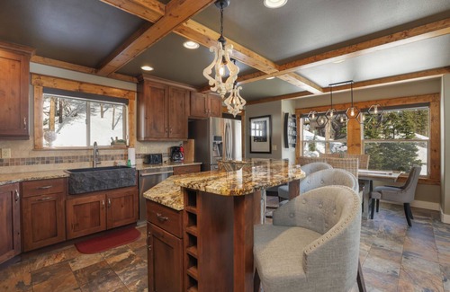 Breckenridge House | Alpine View Lodge: Mountain Views, Hot Tub, Dog Friendly
