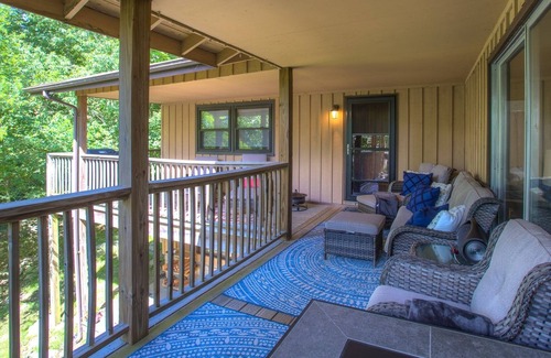 Blowing Rock Cottage | Alpine Walking Distance To App Ski 2 Bedroom Cottage by Redawning