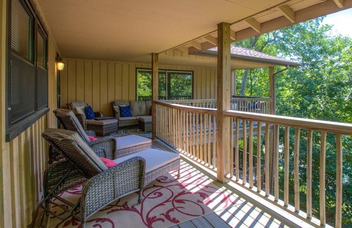 Blowing Rock Cottage | Alpine Walking Distance To App Ski 2 Bedroom Cottage by Redawning