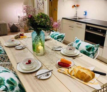 Daniken Apartment | Alte Scheune, Parken-WLAN-Küche-Bad-Tierlieb