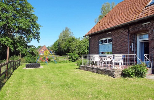Wittmund Apartment | Alte Schule Berdum with 4 bedrooms and 3 bathrooms