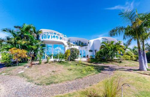 Placencia Apartment | Alterhome Swan villas with swimming pool and ocean views