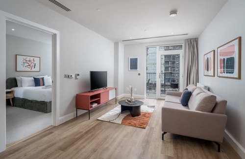 Nine Elms Apartment | ALTIDO 1BR flat w/terrace in Nine Elms