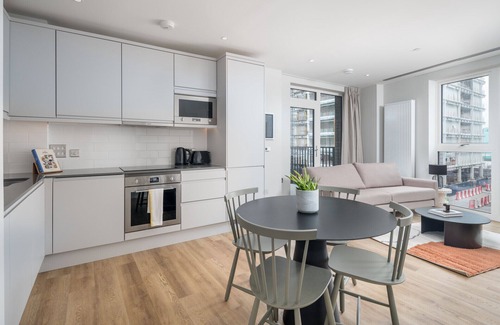Nine Elms Apartment | ALTIDO 2BR Apt w/terrace in Nine Elms