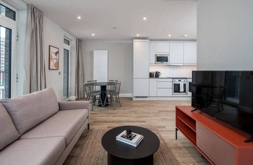 Nine Elms Apartment | ALTIDO 2BR flat w/terrace in Nine Elms