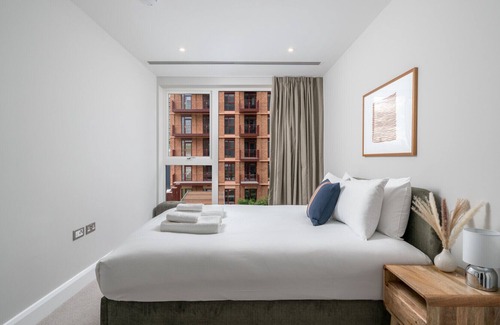 Nine Elms Apartment | ALTIDO 3-bed flat in w/terrace in Nine Elms