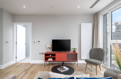 Nine Elms Apartment | ALTIDO 3-bed flat in w/terrace in Nine Elms