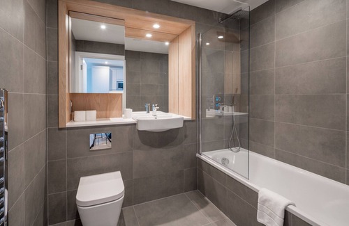 Nine Elms Apartment | ALTIDO Modern 1-bed flat in w/terrace in Nine Elms