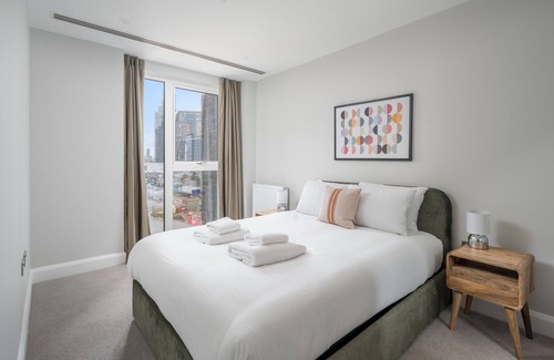 Nine Elms Apartment | ALTIDO Modern 1-bed flat in w/terrace in Nine Elms