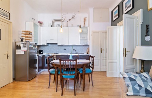 Isola Apartment | ALTIDO Warm Flat for 3 in Isola, 10 min to Centre