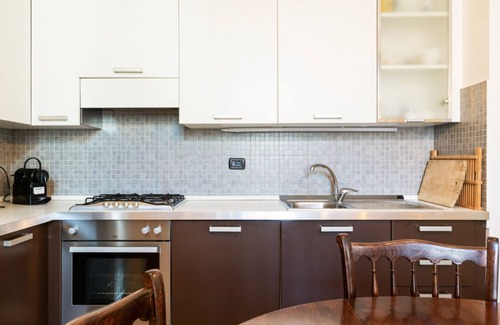 Isola Apartment | ALTIDO Warm Flat for 3 in Isola, 10 min to Centre