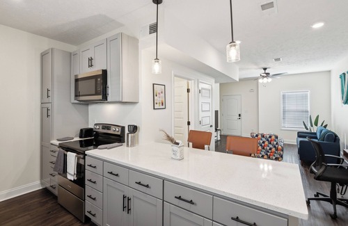 Clarksville Apartment | Alto K4 I Cozy & Comfy I Gym I Parking I Pool