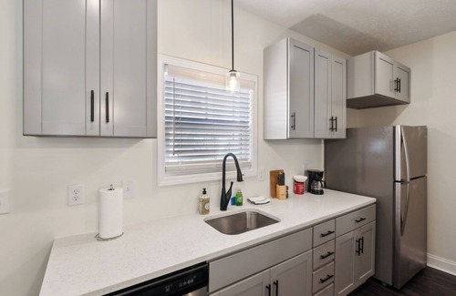 Clarksville Apartment | Alto K4 I Cozy & Comfy I Gym I Parking I Pool