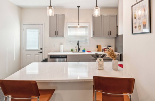 Clarksville Apartment | Alto M8 I Modern New Construction 2Bd Apartment