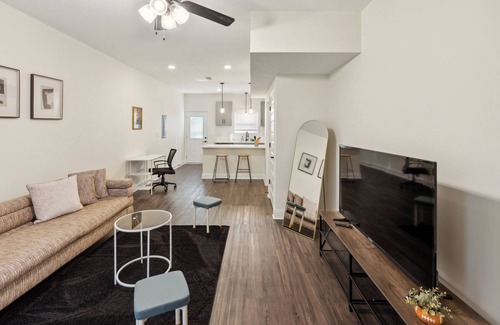 Clarksville Apartment | Alto Q7 I Modern New Construction 2Bd Apartment
