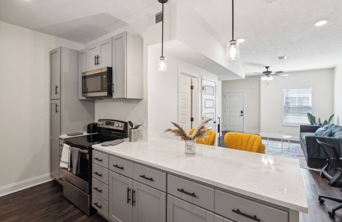 Clarksville Apartment | Alto Q8 I Luxurious & Spacious I Free Parking
