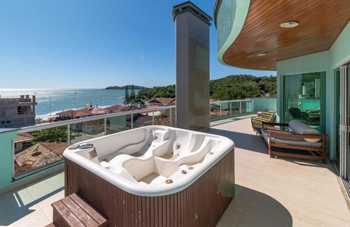 Bombas Apartment | Aluguel Cobertura 4 suítes Vista Mar Jacuzzi Bombas SC