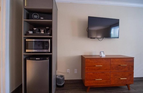 Ocala Apartment | Always a Great Idea To Unwind! Free Parking, Onsite Pool, Free Breakfast