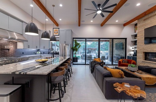 Austin House | Always on My Mind: Luxury Retreat Near Austin To Gathe, Relax & Explore
