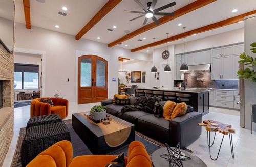 Austin House | Always on My Mind: Luxury Retreat Near Austin To Gathe, Relax & Explore