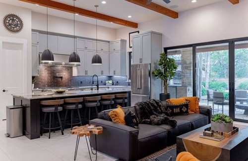 Austin House | Always on My Mind: Luxury Retreat Near Austin To Gathe, Relax & Explore