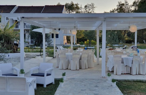 Molos Apartment | Alykes family resort