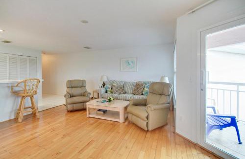 Treasure Island House | Amadeus 6