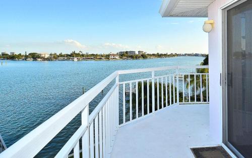Treasure Island House | Amadeus 9