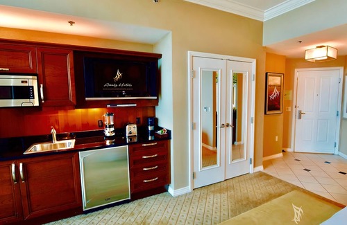 Las Vegas Apartment | Amalz # 4, MGM Signature 2 Bedroom 3 Bathroom Balcony Suites !