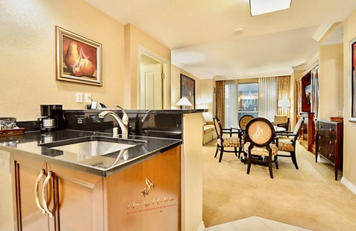Las Vegas Apartment | Amalz # 5, MGM Signature 2 Bedroom Balcony Suites !