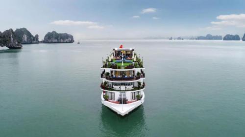 Bai Chay Boat Rental | Amanda cruise 5 star ha long bay