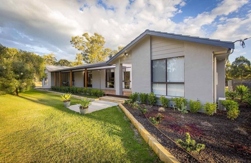 Pokolbin House | Amani - Great 6 bedroom home with pool and awesome entertainment deck