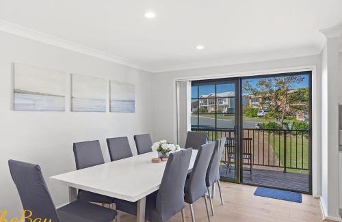 Fingal Bay House | Amaroo Cres No 20 Fingal Bay Holiday Home
