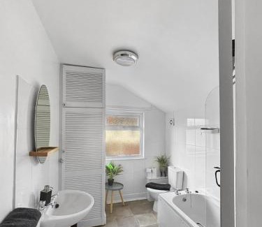 Grantham Apartment | Amaya Four - Sleeps 5 - 1 bed apartment - Newly renovated- Close to town centre -Grantham