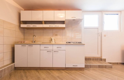 Kukljica Villa | AMAZING 1 BED. APARTMENT-10 MINUTES WALK TO BEACH!