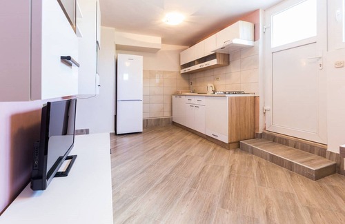 Kukljica Villa | AMAZING 1 BED. APARTMENT-10 MINUTES WALK TO BEACH!