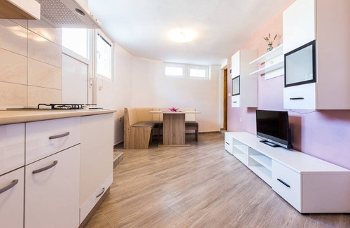 Kukljica Villa | AMAZING 1 BED. APARTMENT-10 MINUTES WALK TO BEACH!