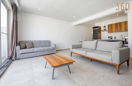 Swieqi Apartment | Amazing 1BR penthouse with pool access & terrace