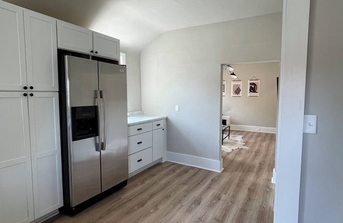 Alma Apartment | Amazing 2-bedroom upstairs apartment in Alma with WiFi, AC, Cable