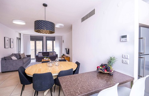 Jerusalem City Centre Apartment | Amazing 2 Bedrooms/Gym/Parking in city center