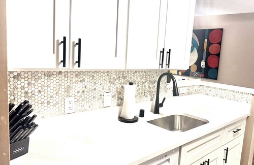 Belltown Condo | Amazing 3 bed condo for 6, downtown with view of Sound, pool, sauna and hot-tub