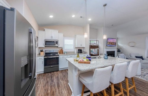 New Bern House | Amazing 3 BR Home | Mins to DT | Pet friendly