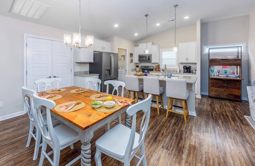 New Bern House | Amazing 3 BR Home | Mins to DT | Pet friendly