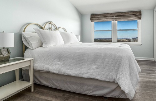 Burks Fork House | Amazing 360 mountain top views, walk to the winery, near Blue Ridge Parkway
