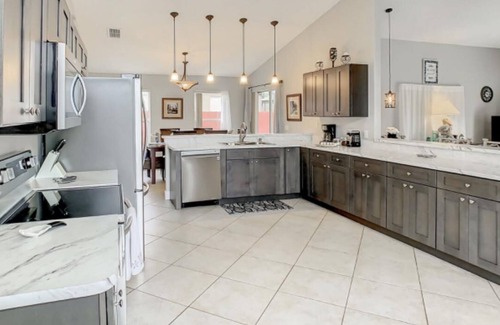 Thousand Oaks House | Amazing 4/3 house at Thousand Oaks Community, private pool, near Disney!
