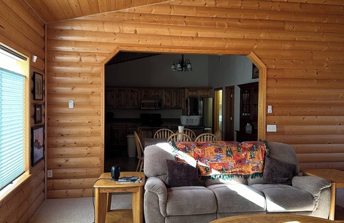 Soldotna House | Amazing 4-bedroom cozy single story house with attached garage in Soldotna.