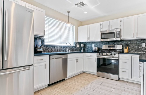 Summerlin House | Amazing 5 BDR house W/ Heated Pool*, near the Strip.