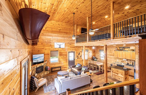Whittier Cabin | *Amazing 5BR 5.5BA* Theater/Hot Tub/Game Room/Mtn Views