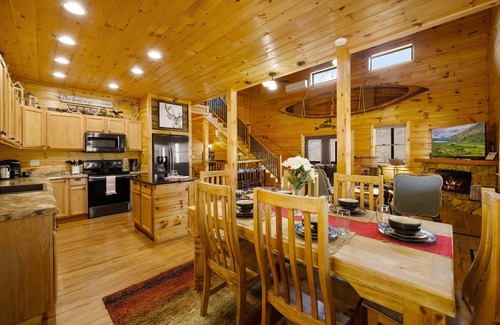 Whittier Cabin | *Amazing 5BR 5.5BA* Theater/Hot Tub/Game Room/Mtn Views